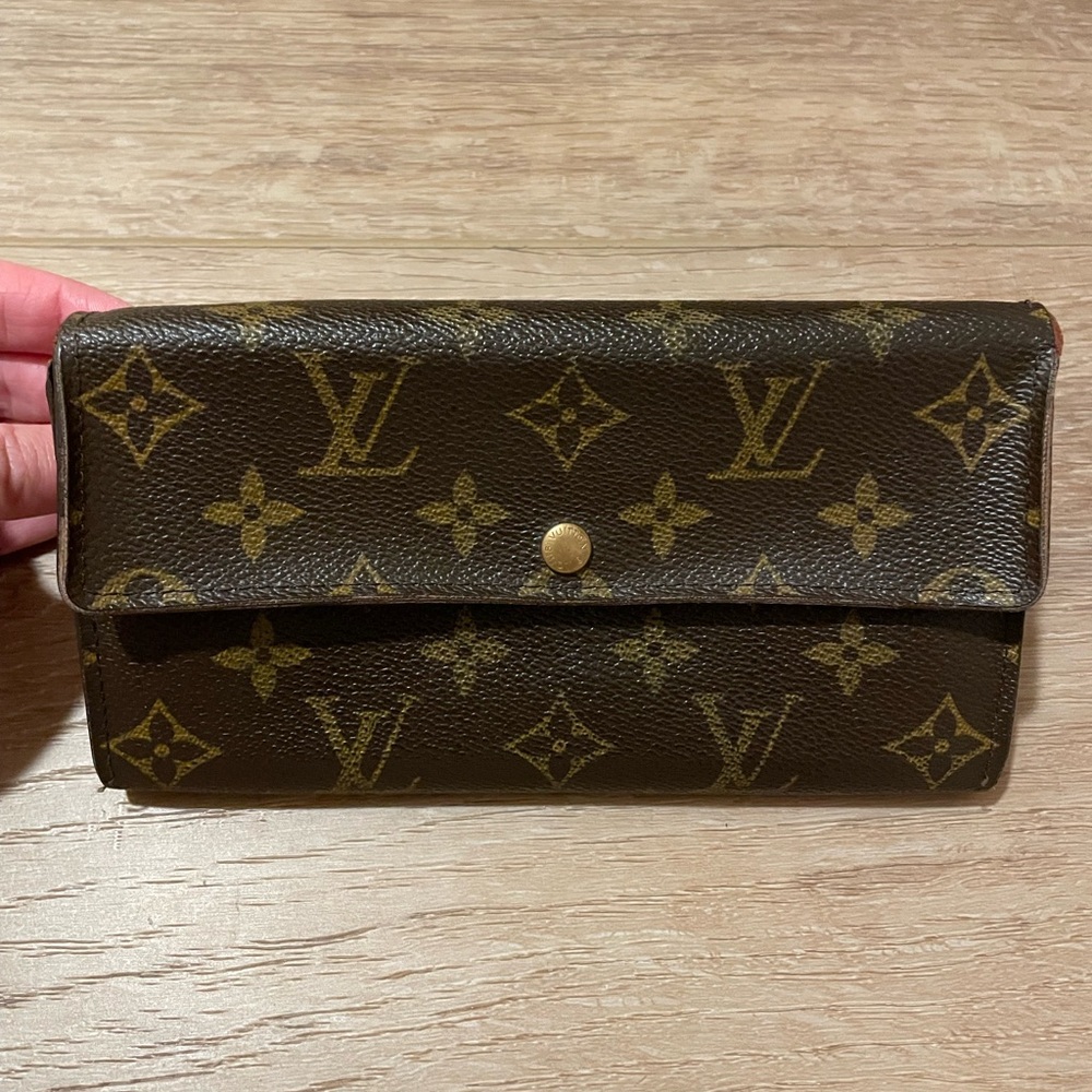 Louis Vuitton Portefeuille Sarah Long Bifold Wallet